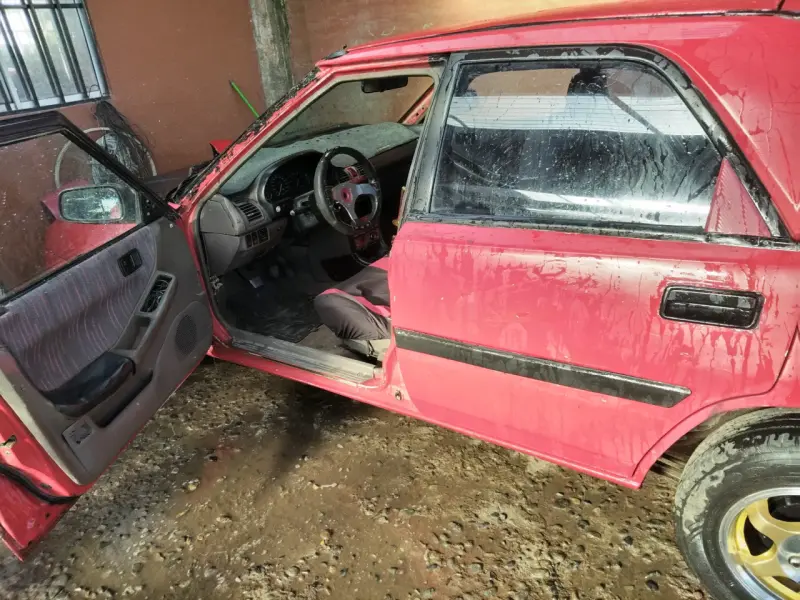 Se vende 323 GLX - 5