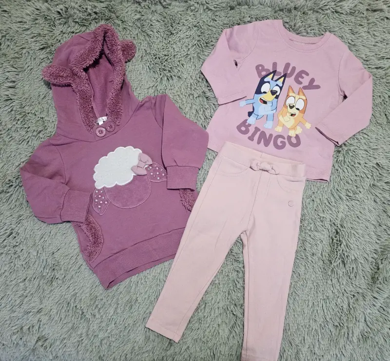 Conjunto de ropa infantil rosado - 1