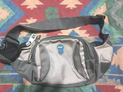 Riñonera outdoor gris con múltiples bolsillos - miniatura 1