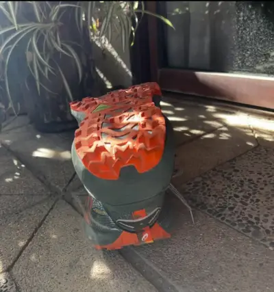 Zapatillas deportivas grises y naranjas - miniatura 3