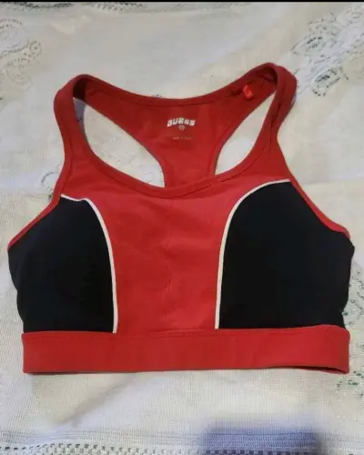Conjunto deportivo rojo y negro Guess original - miniatura 2