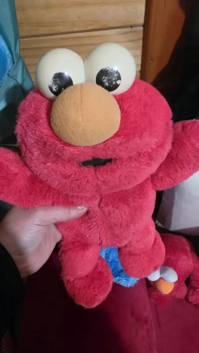 Peluche de Elmo suave y abrazable - miniatura 2