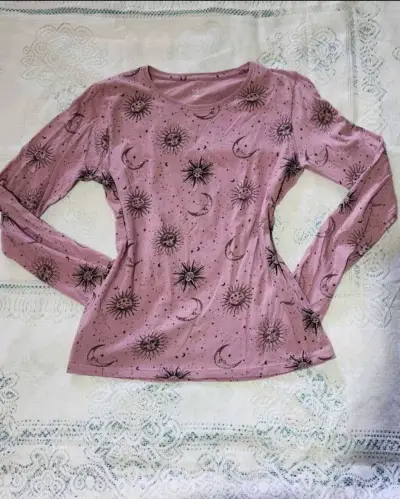 Polera manga larga con estampado astral - miniatura 1