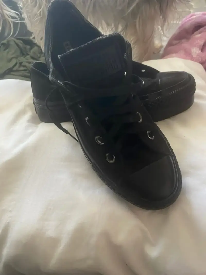Zapatillas negras estilo casual - 2
