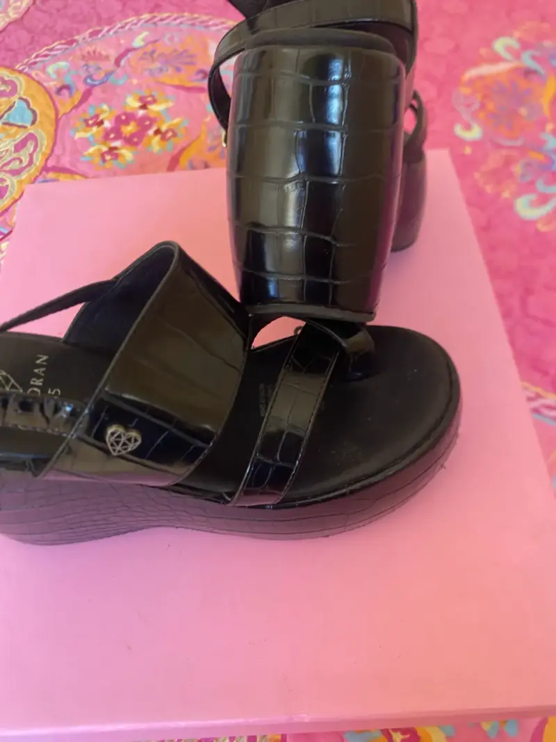 Zapatillas negras estilo casual - 4
