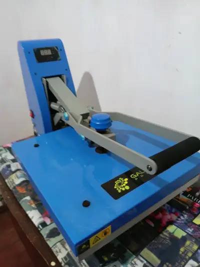 Prensa térmica para estampado azul - miniatura 1