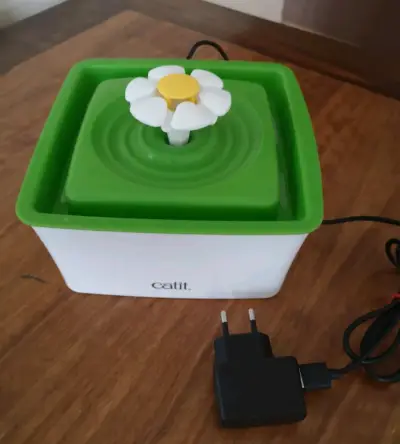 Fuente de agua para mascotas Catit - miniatura 1