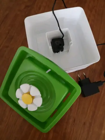Fuente de agua para mascotas Catit - miniatura 3