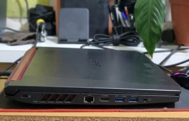 Laptop Acer Nitro 5 con pantalla Full HD - 2