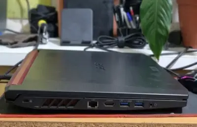 Laptop Acer Nitro 5 con pantalla Full HD - miniatura 2