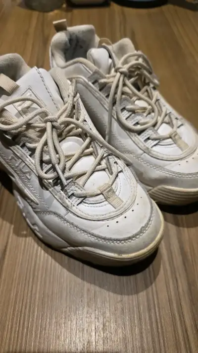 Zapatillas deportivas blancas Fila usadas - miniatura 1