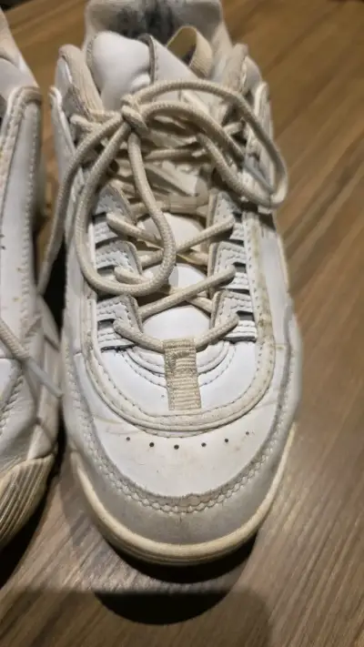 Zapatillas deportivas blancas Fila usadas - miniatura 2