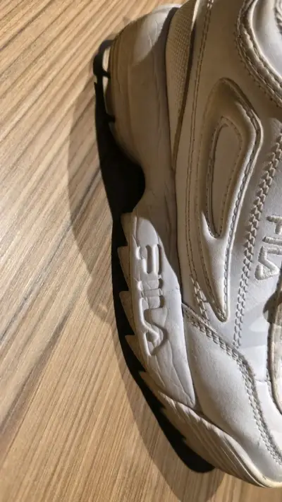 Zapatillas deportivas blancas Fila usadas - miniatura 3