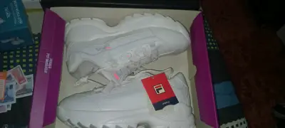 Zapatillas Fila blancas nuevas - miniatura 2