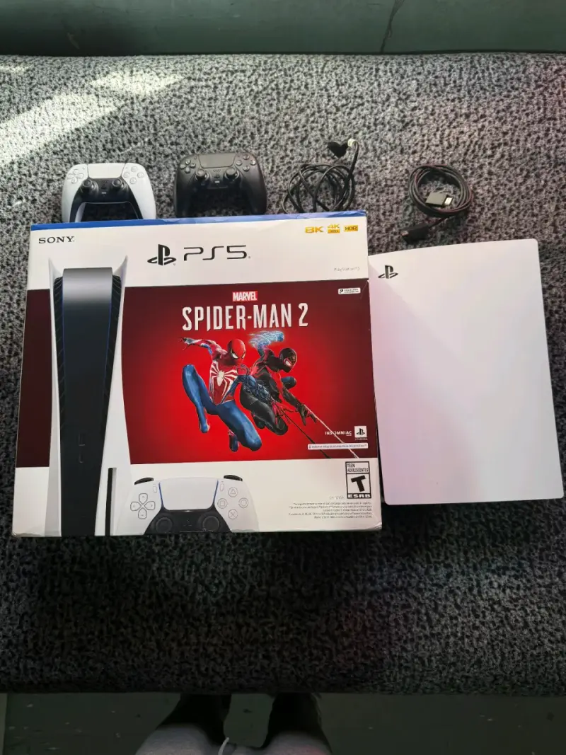 Consola PS5 con dos controles - 3