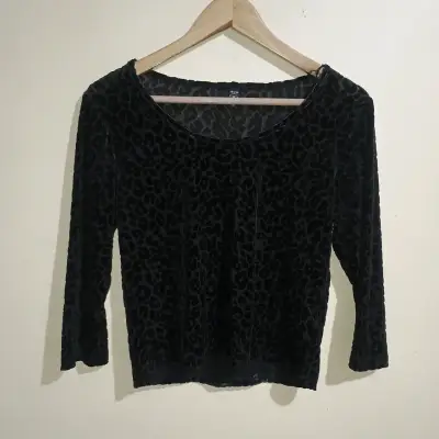 Polera de terciopelo con estampado animal print - miniatura 1