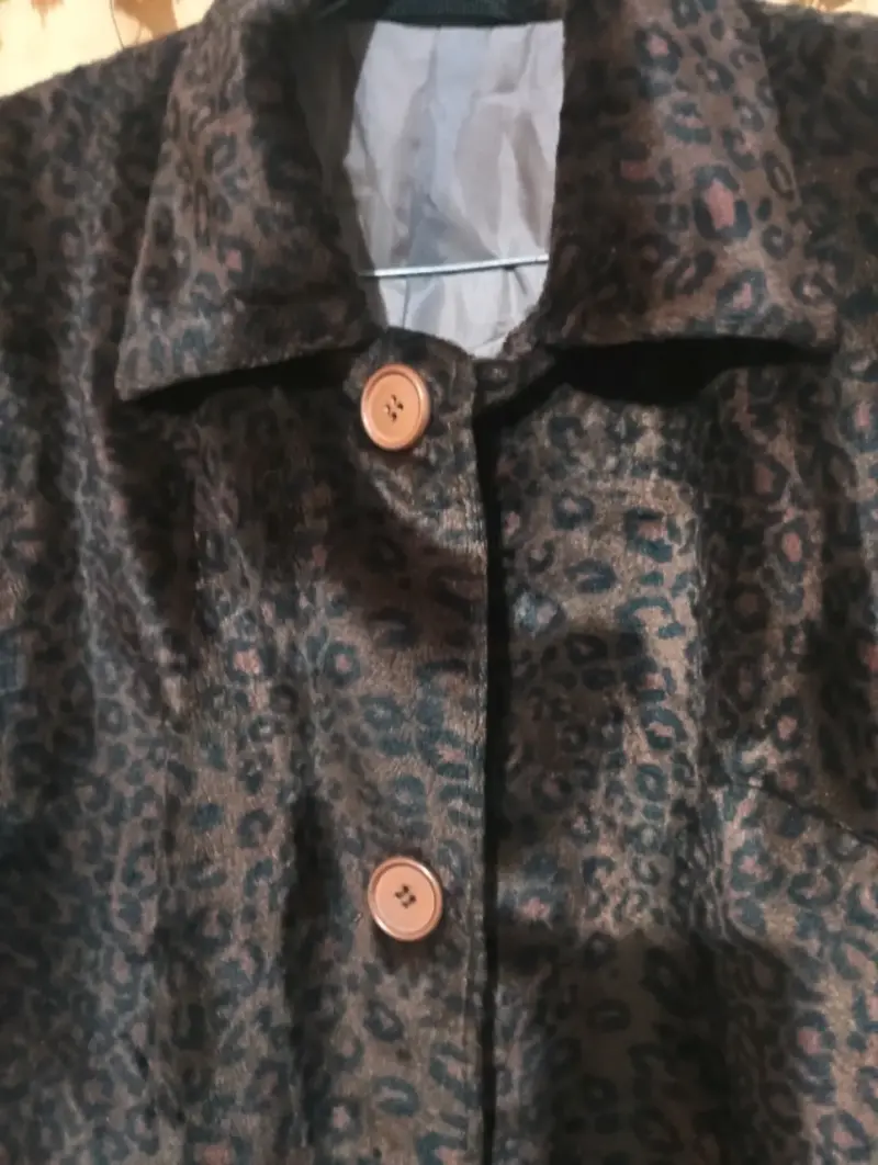 Abrigo de mujer con estampado animal print - 2
