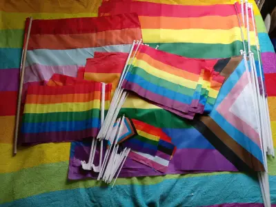 Conjunto de banderas LGBTQ+ multicolores - miniatura 1