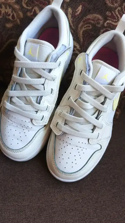 Zapatillas deportivas blancas para niños - miniatura 1