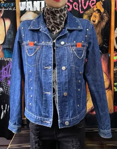 Chaqueta de mezclilla con remaches envej y cadenas - miniatura 1