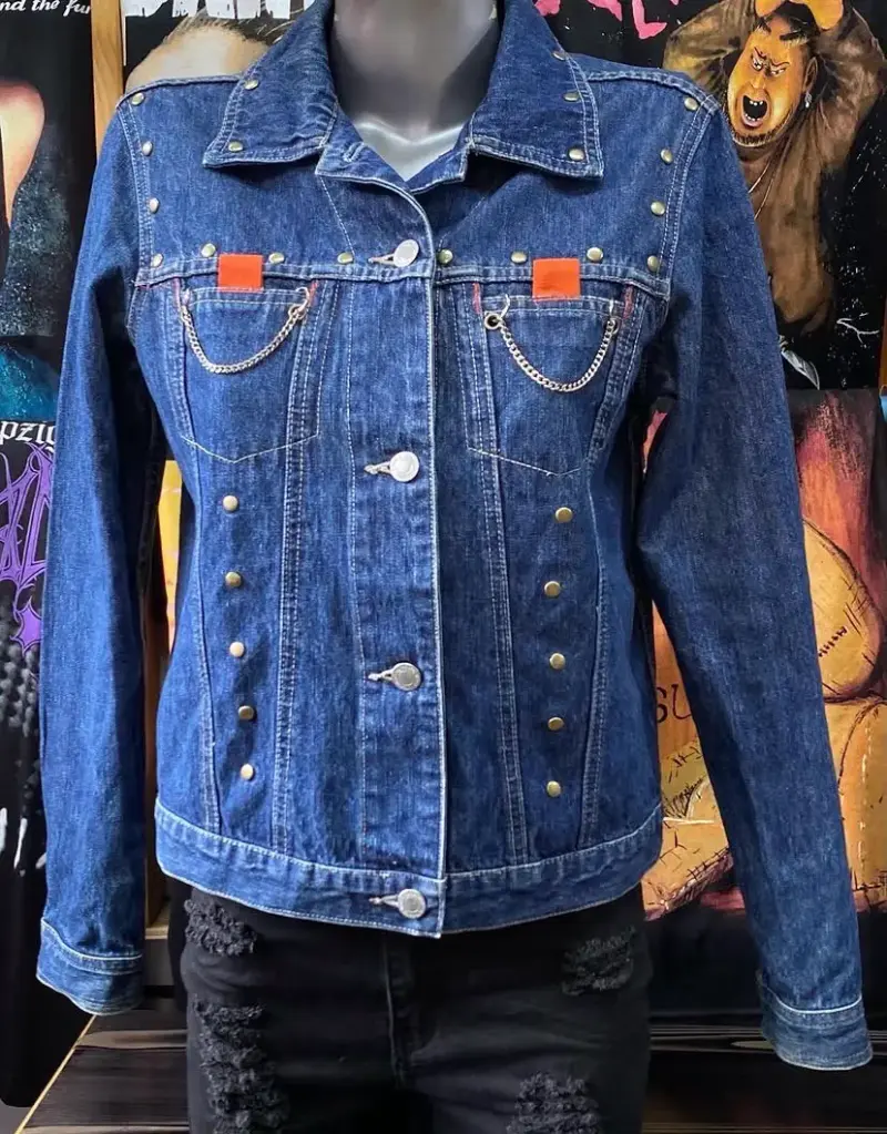 Chaqueta de mezclilla con remaches envej y cadenas - 2