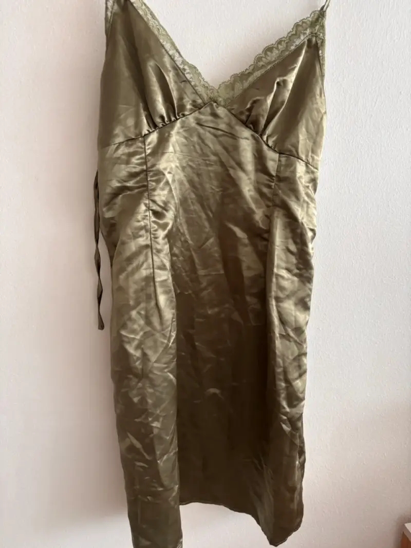 Vestido satinado H&M verde oliva - 3