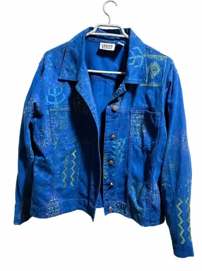 Chaqueta de mezclilla azul con diseño étnico - miniatura 1