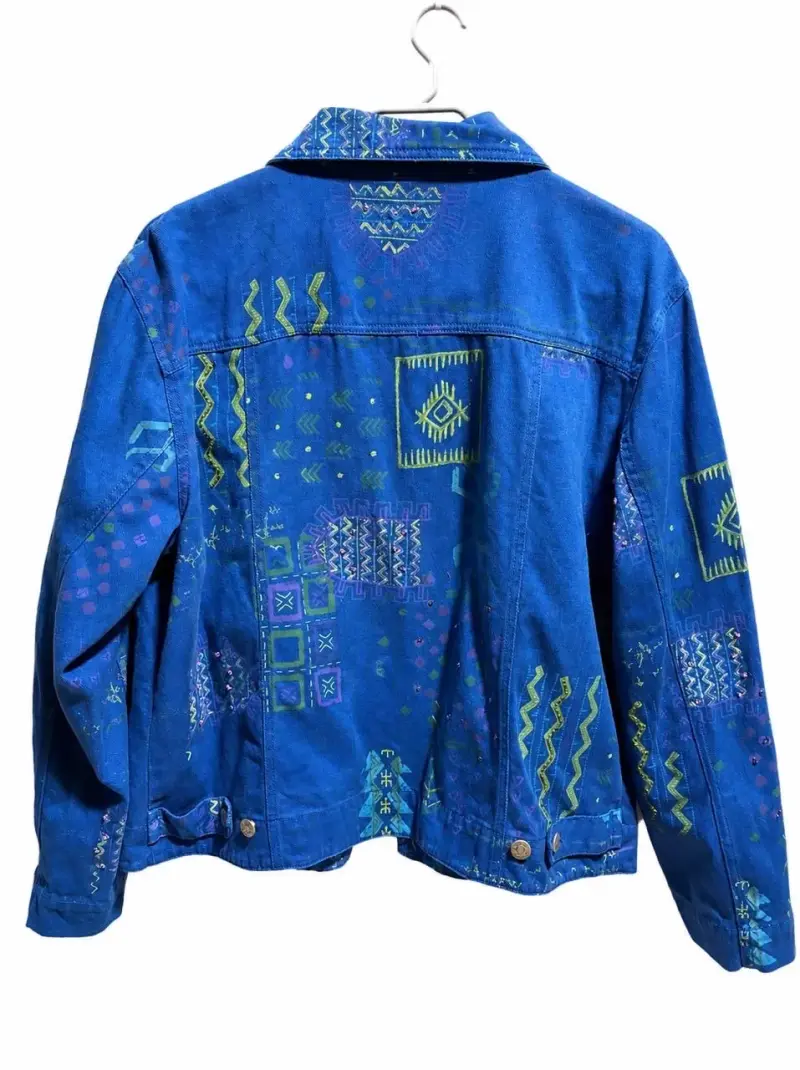 Chaqueta de mezclilla azul con diseño étnico - 2