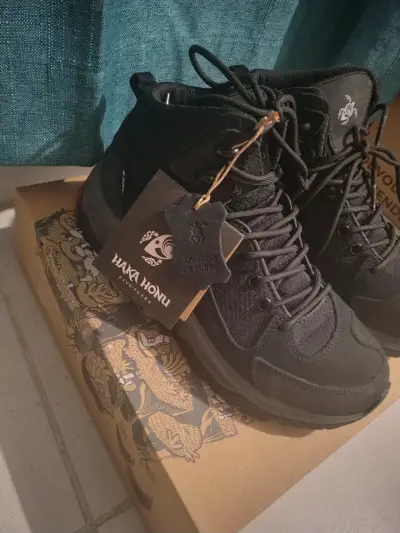 Botas negras Haka Honu de cuero - miniatura 1