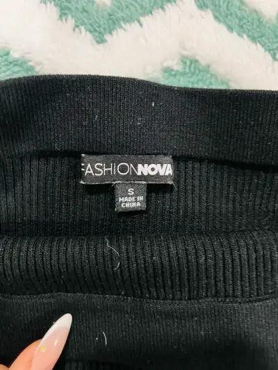 Top strapless Fashion Nova negro 💖 - miniatura 2