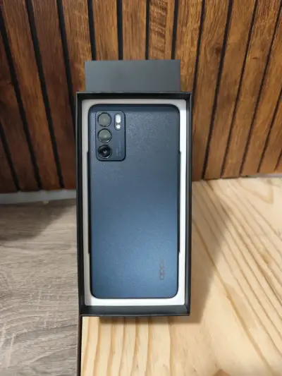 Smartphone OPPO Reno6 5G con cargador - miniatura 2
