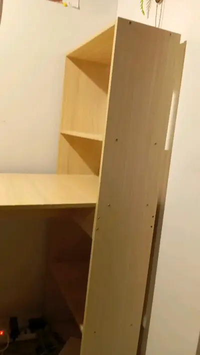 Escritorio de madera con estantería integrada - miniatura 3