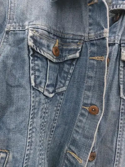 Chaqueta de mezclilla azul para mujer - miniatura 3