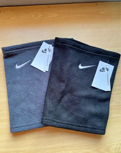 Cuellos térmicos Nike en gris y negro - miniatura 1
