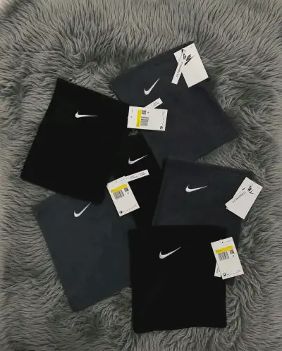 Cuellos térmicos Nike en gris y negro - miniatura 2