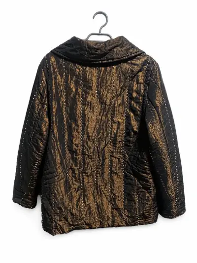 Chaqueta acolchada negra con diseño dorado - miniatura 2
