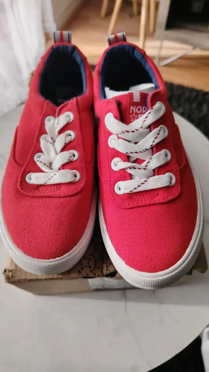 Zapatillas Stitch Disney blancas nuevas marca Zara - 4