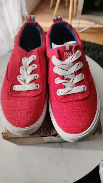 Zapatillas Stitch Disney blancas nuevas marca Zara - miniatura 4