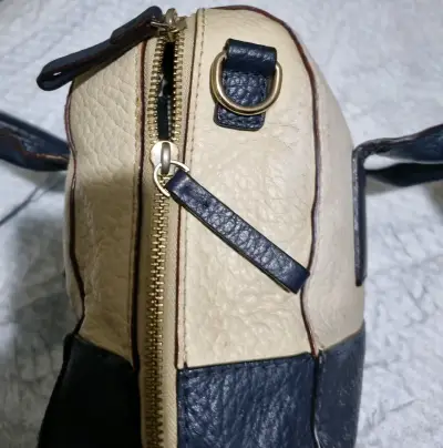 Bolso de cuero bicolor con asas - miniatura 3