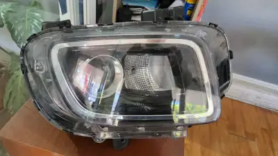 Foco delantero Hyundai Venue 2022 - miniatura 1