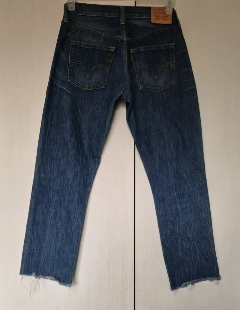 Jeans Levis azul desgastados - 2