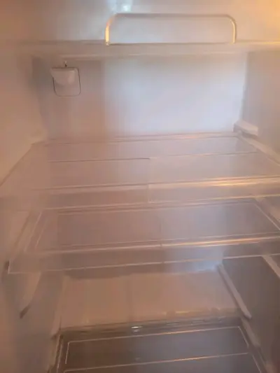 Refrigerador Hisense rojo con dispensador de agua - miniatura 4