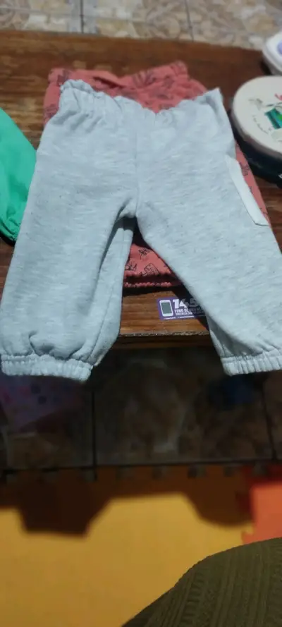 Ropa de bebe 3 asta 9 mesas - miniatura 1