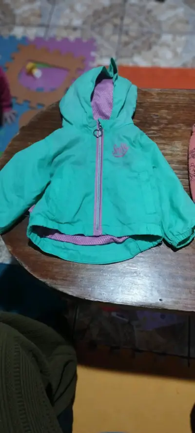 Ropa de bebe 3 asta 9 mesas - miniatura 2