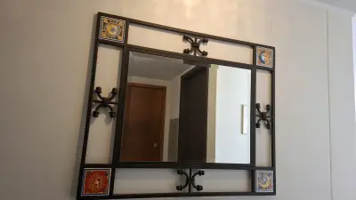 Espejo decorativo con marco de hierro forjado - miniatura 1