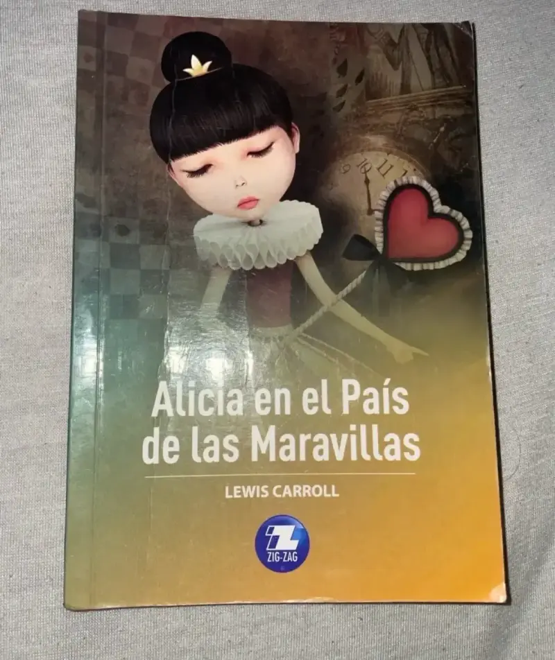 Libro ‘Alicia en el Pais de las Maravillas’ - 1