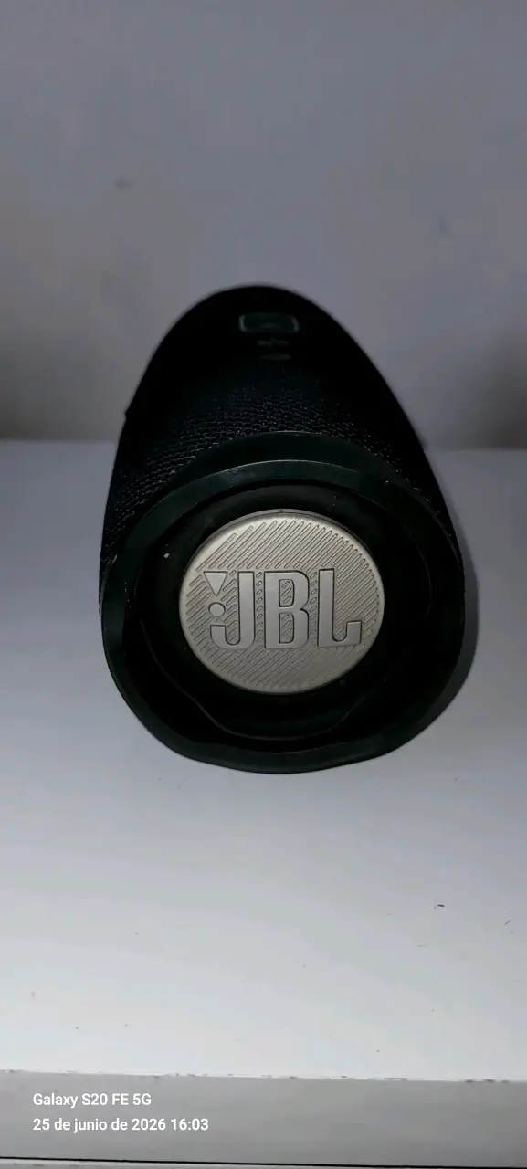 Parlante portátil JBL con Bluetooth - 2