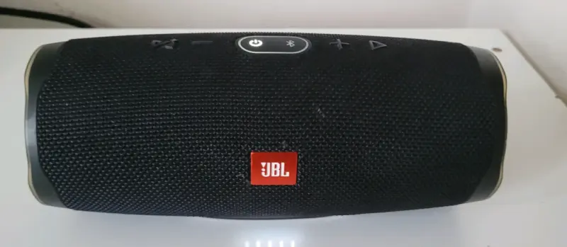 Parlante portátil JBL con Bluetooth - 4