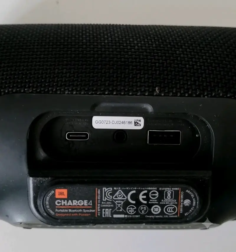 Parlante portátil JBL con Bluetooth - 5