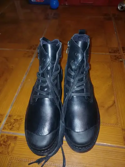 Botas negras de cuero para hombre - miniatura 1